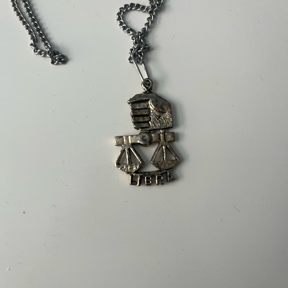Libra pendant - Picture 3 of 3
